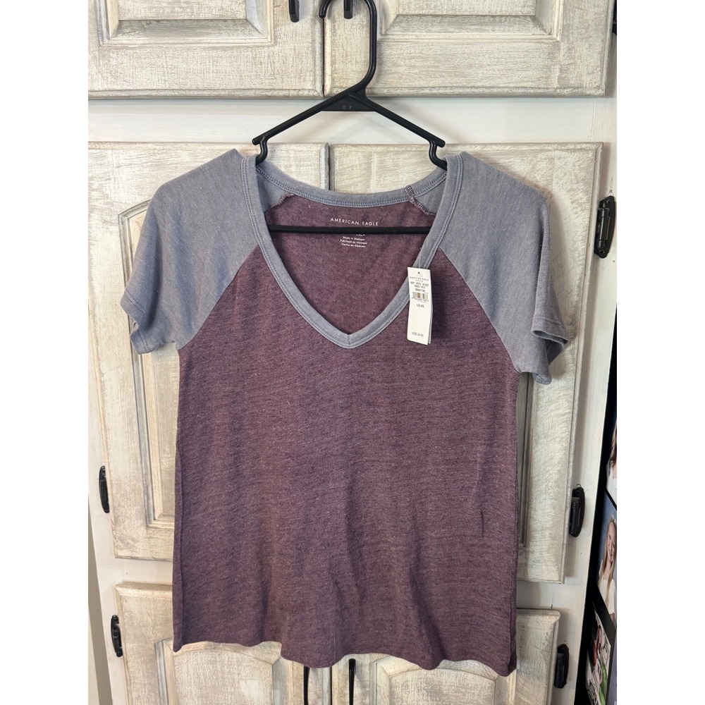 American Eagle Womens V-Neck Raglan T-Shirt Purple Grey Colorblock XS NEW